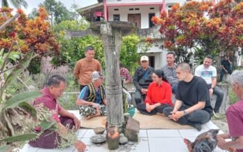 Bupati Karolin Buat Adat Bayar Niat ke Panyugu Keramat Ria Sinir